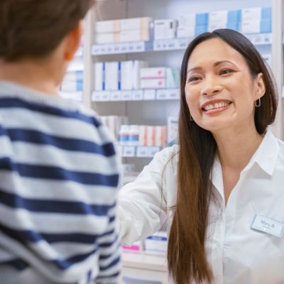 Surprising-things-your-pharmacist-can-do-for-you-1